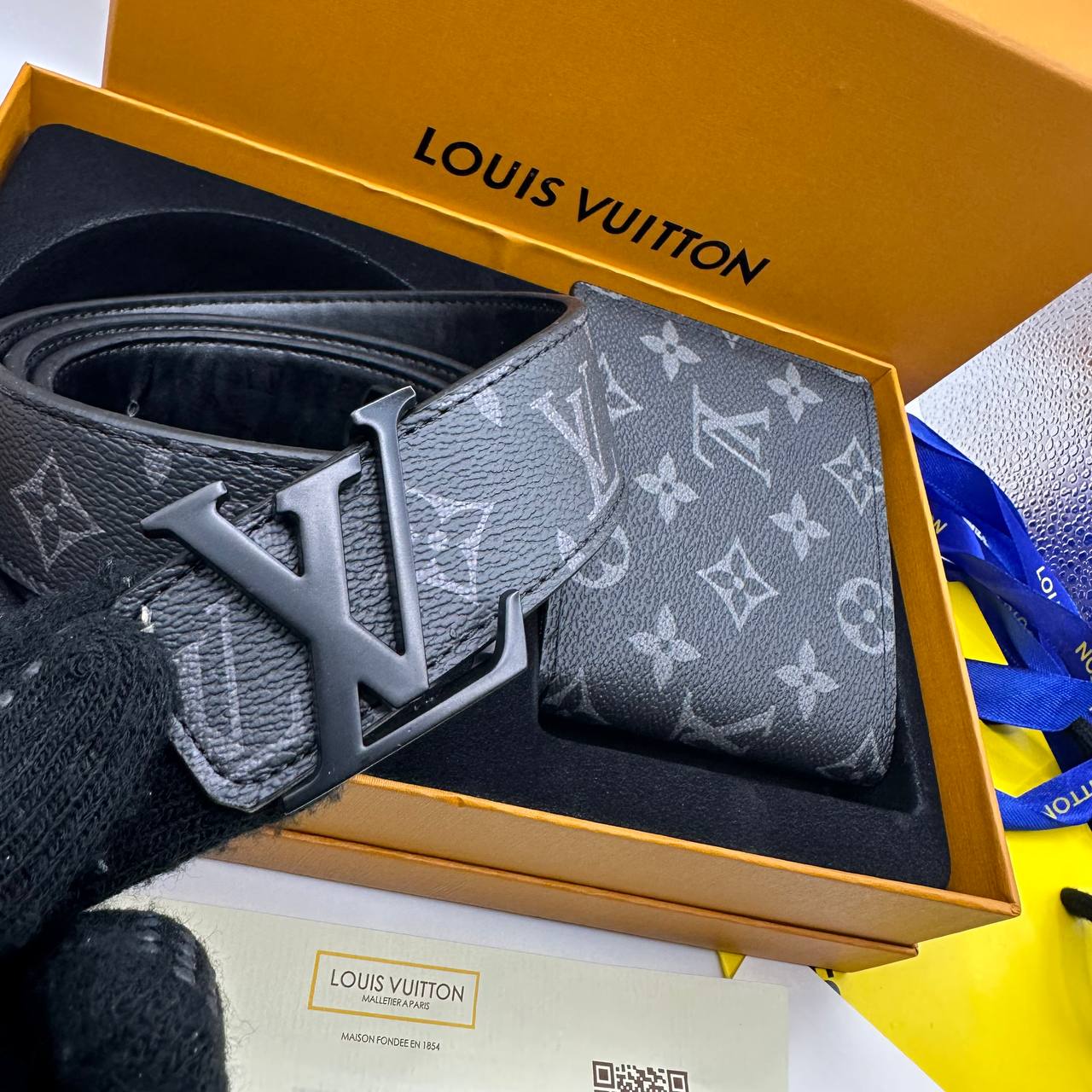 LVe BELT AND WALLET SET COMES WITH BOX & PAPERWORK to3108