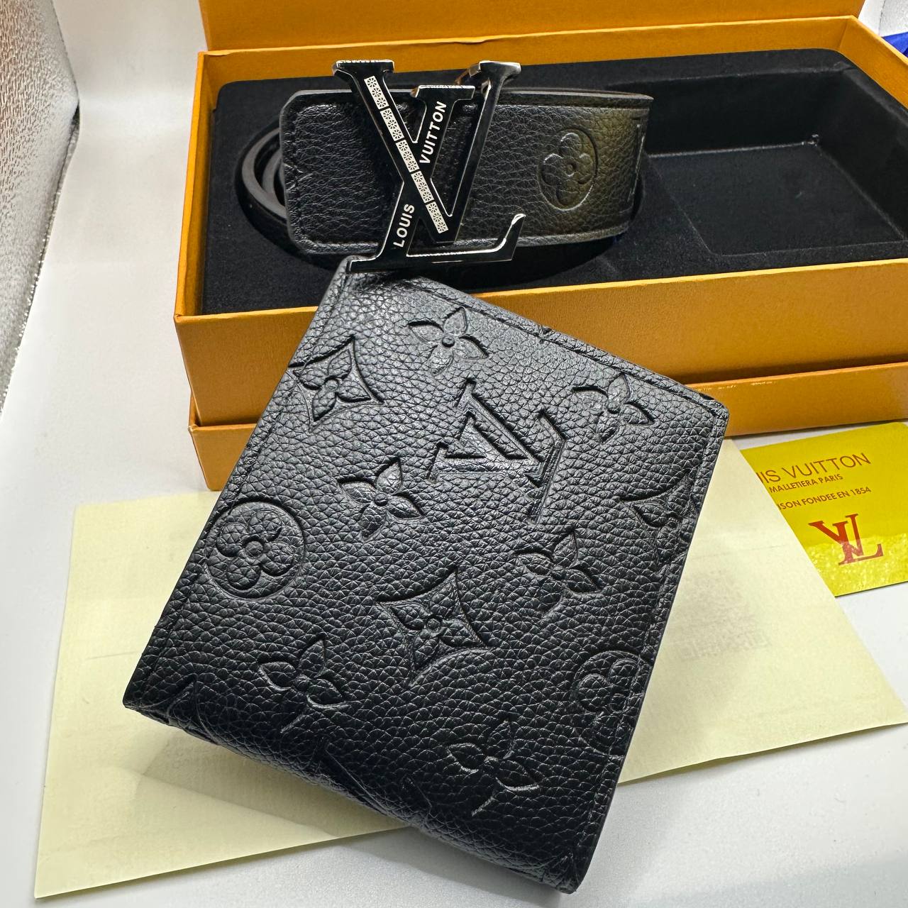 LVe BELT AND WALLET SET COMES WITH BOX & PAPERWORK to3108