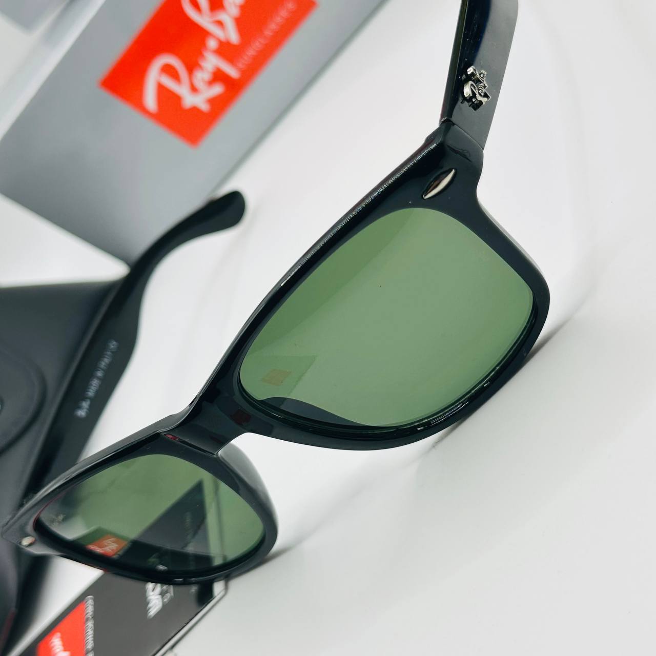 RA BAN Sunglasses with Box and paperwork to2006