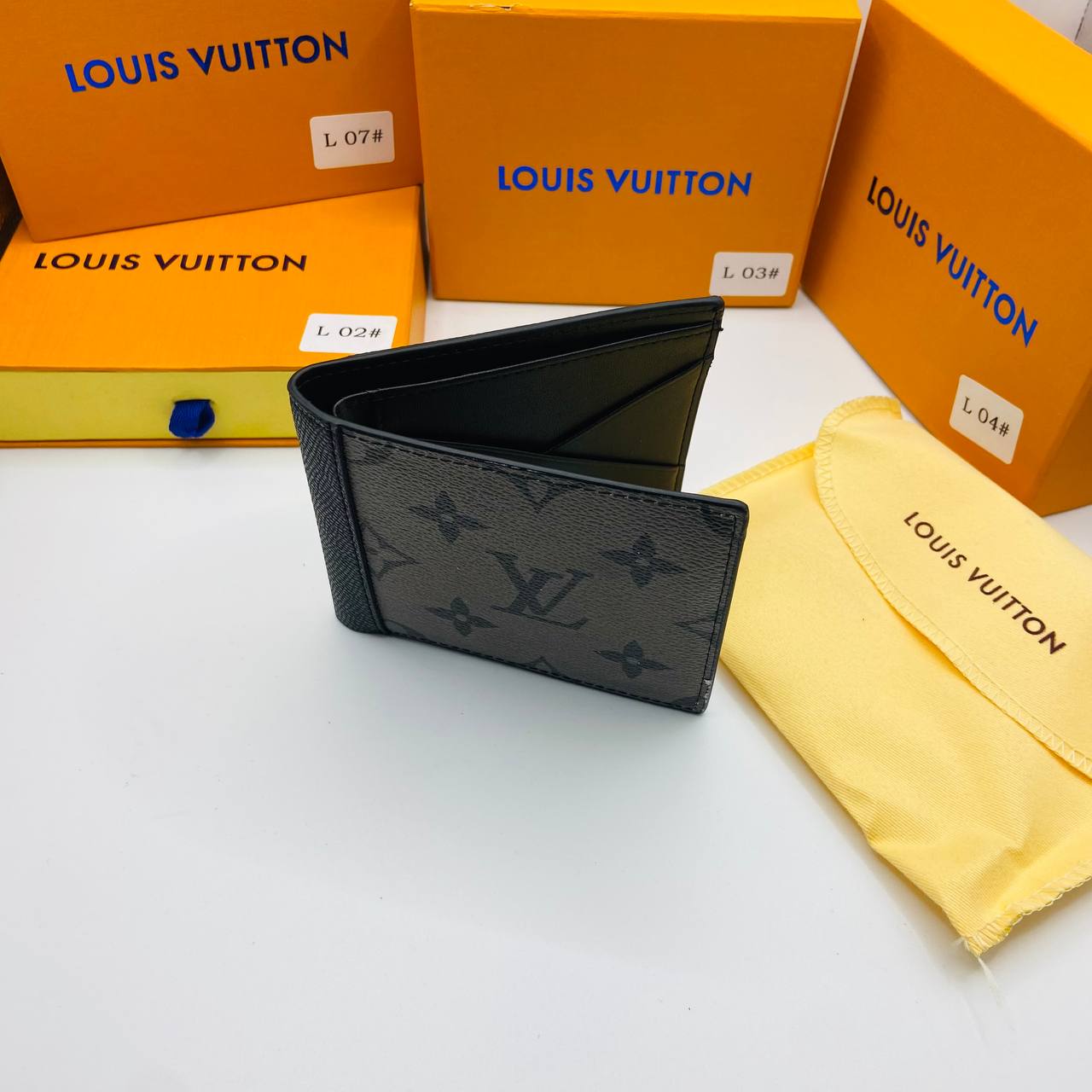 LVe WALLETS BOXED to3108