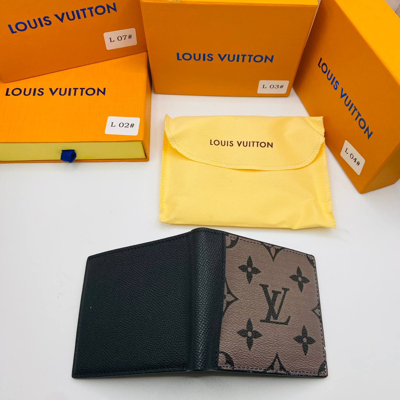 LVe WALLETS BOXED to3108