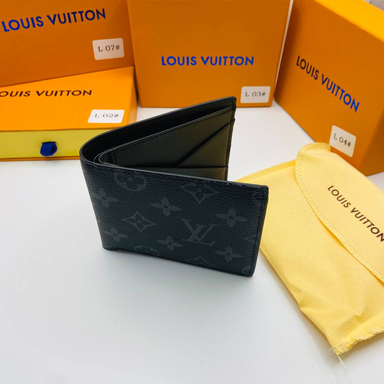 LVe WALLETS BOXED to3108
