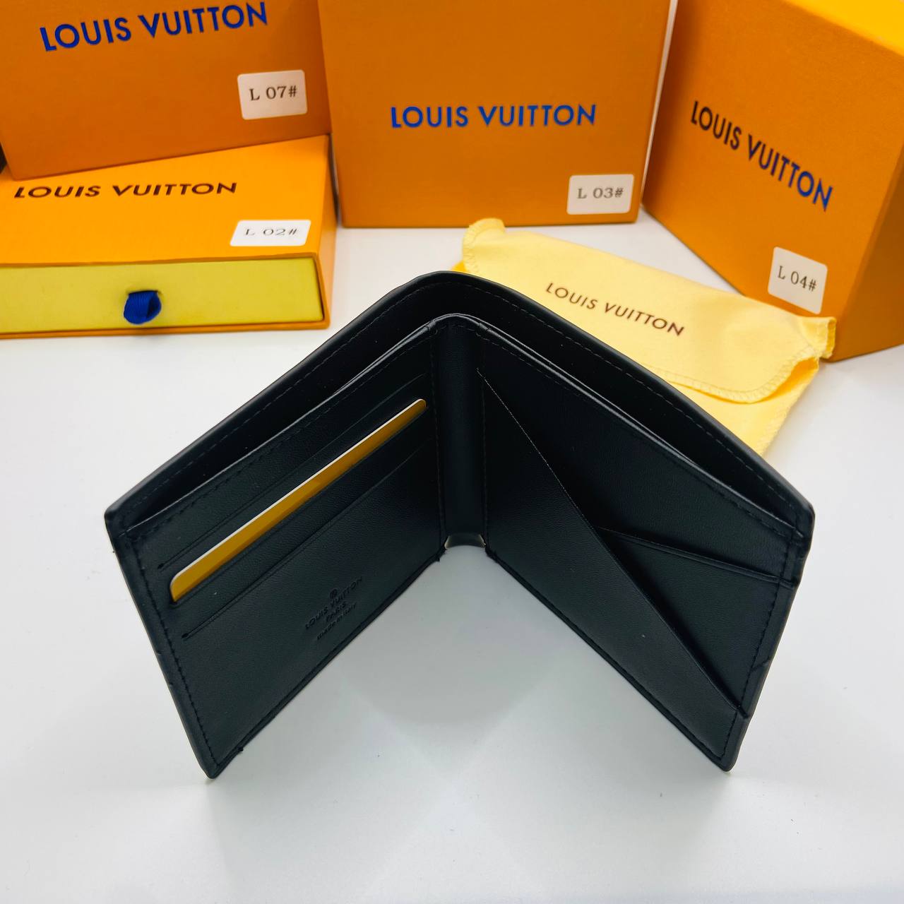 LVe WALLETS BOXED to3108