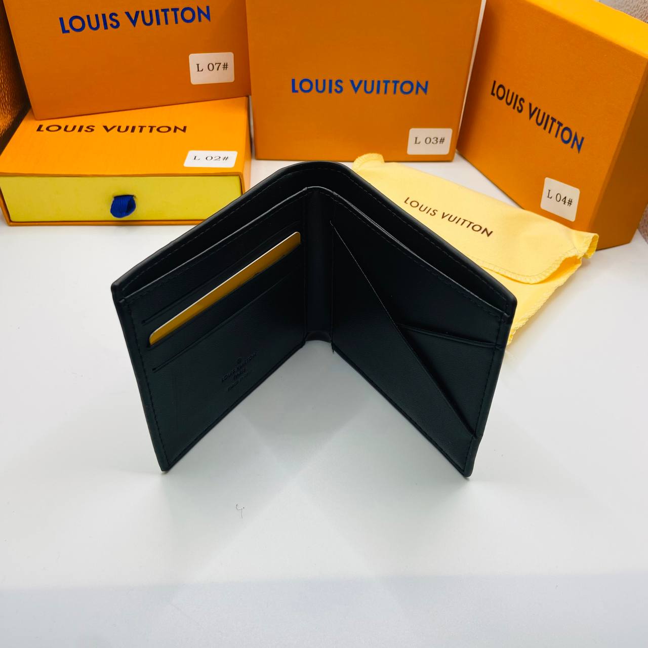 LVe WALLETS BOXED to3108