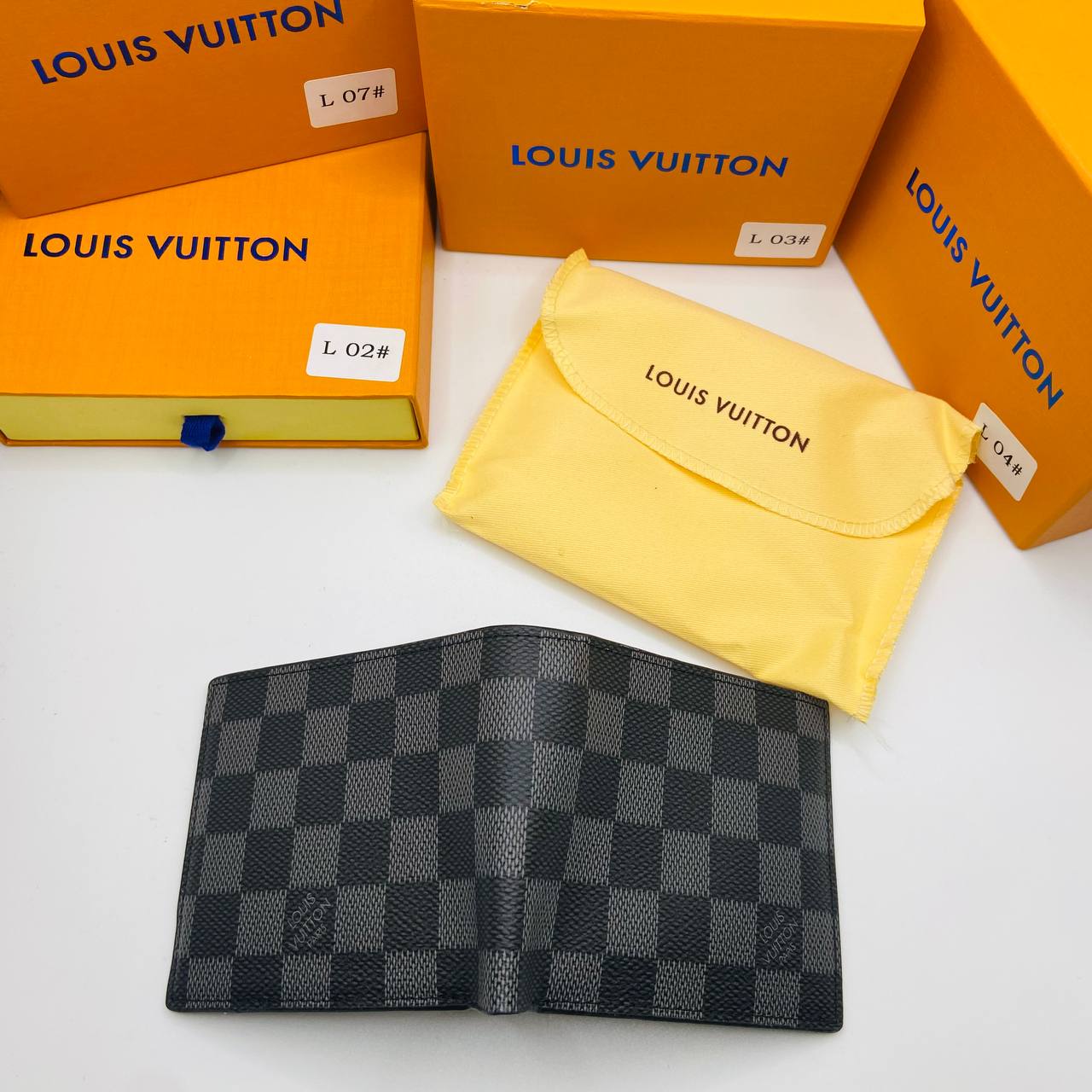 LVe WALLETS BOXED to3108