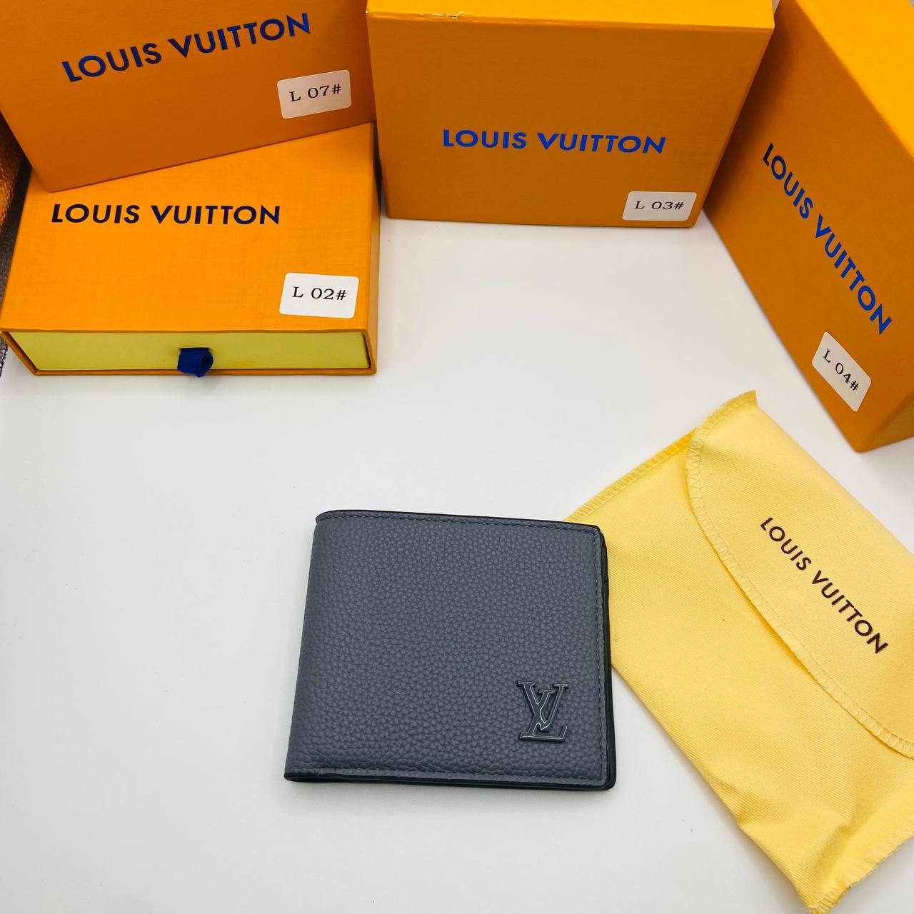 LVe WALLETS BOXED to3108