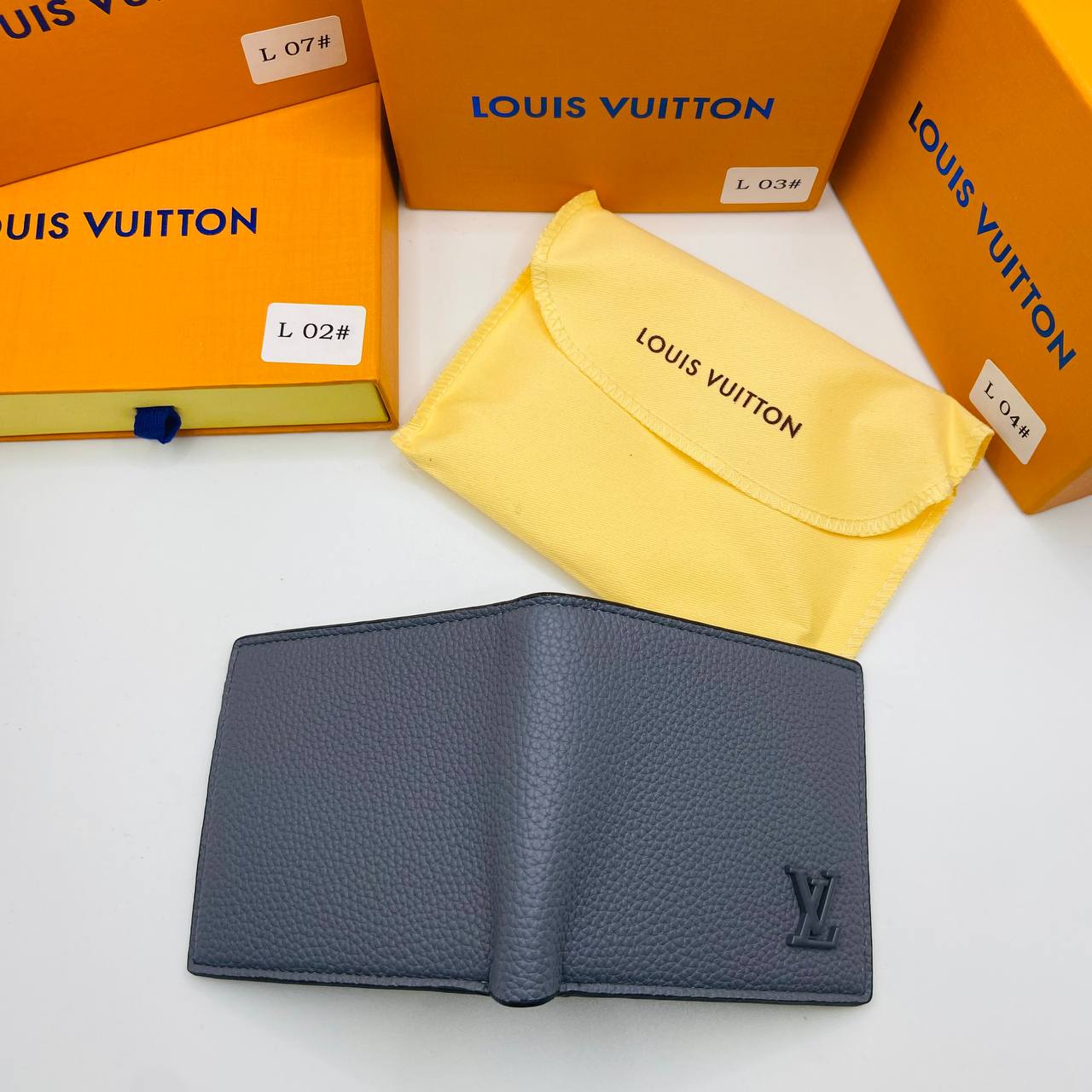 LVe WALLETS BOXED to3108