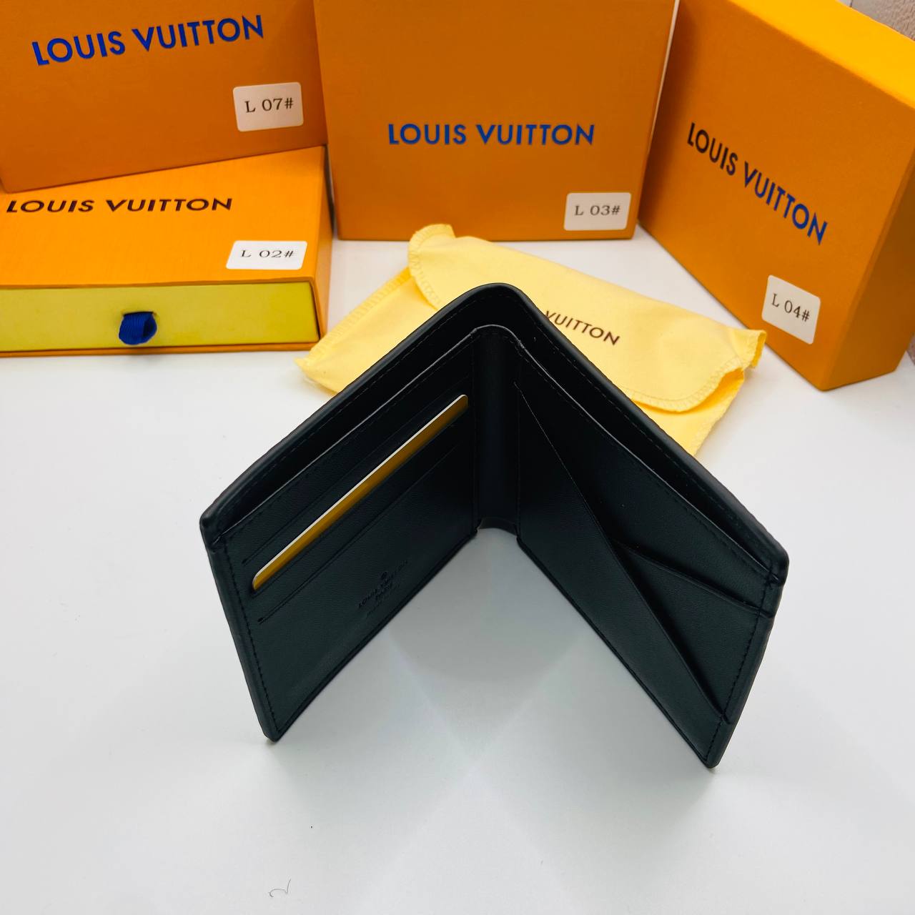 LVe WALLETS BOXED to3108