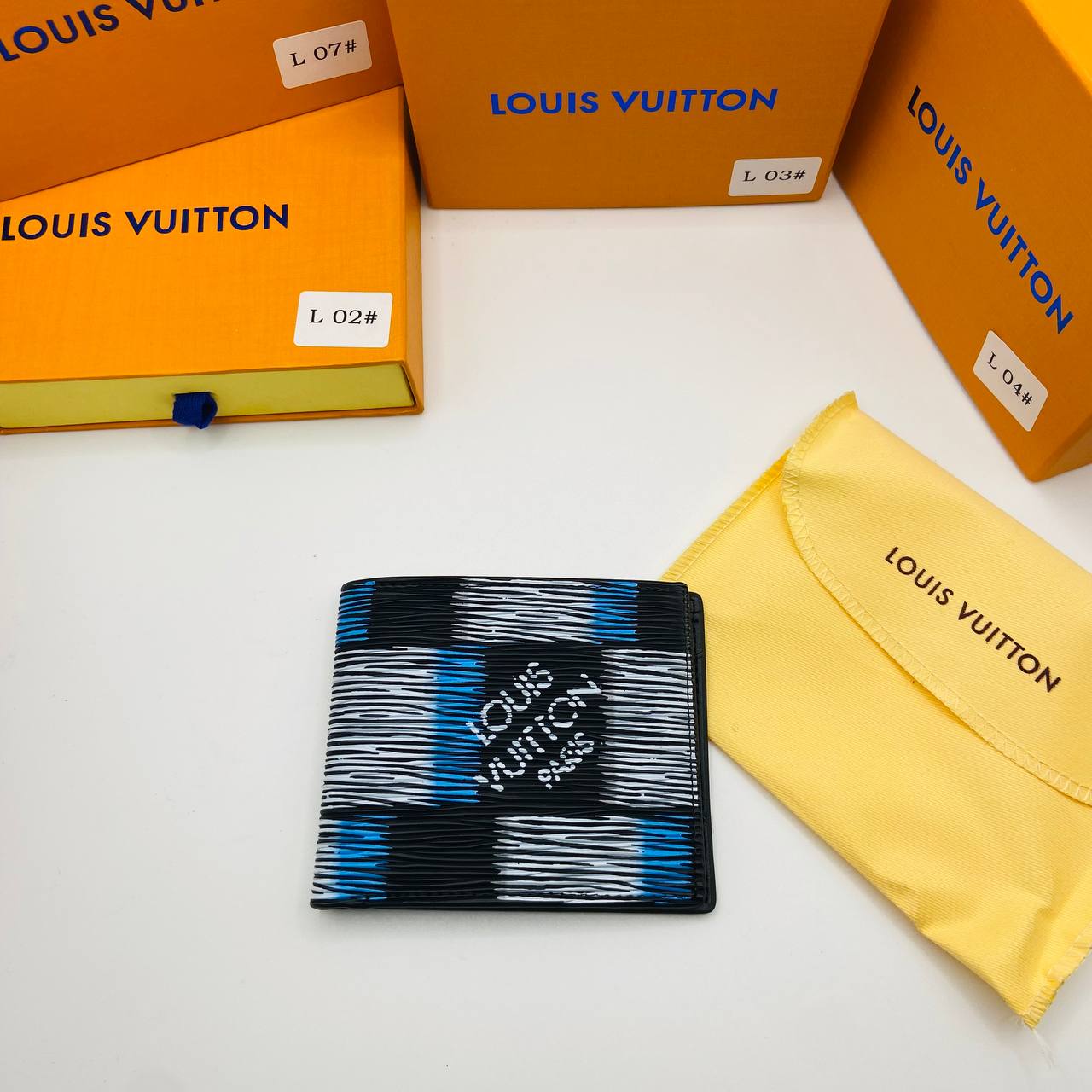 LVe WALLETS BOXED to3108