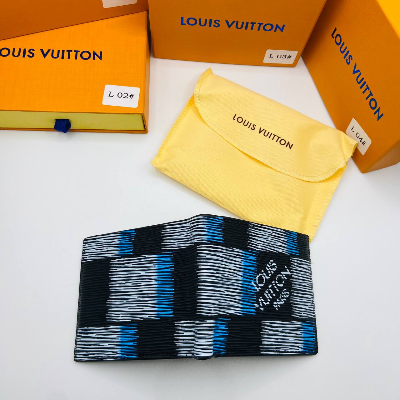LVe WALLETS BOXED to3108