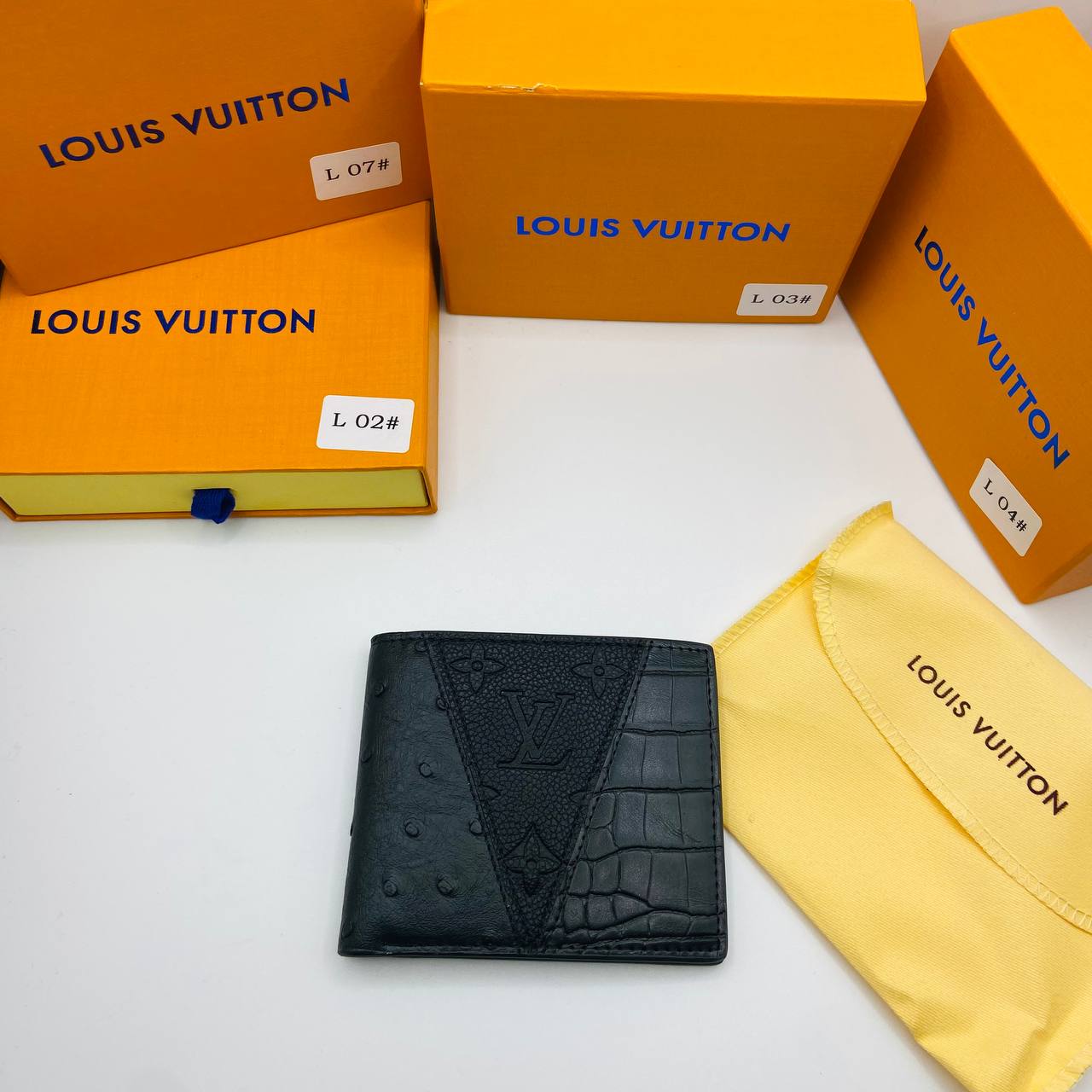 LVe WALLETS BOXED to3108