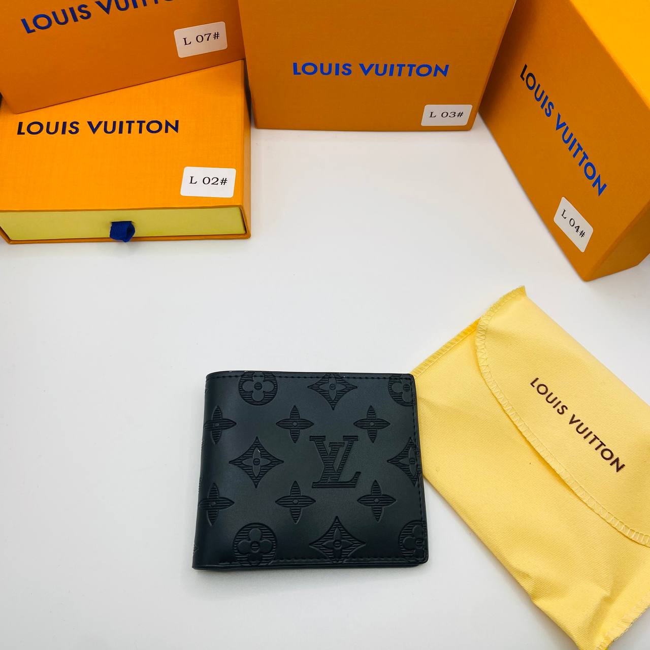 LVe WALLETS BOXED to3108