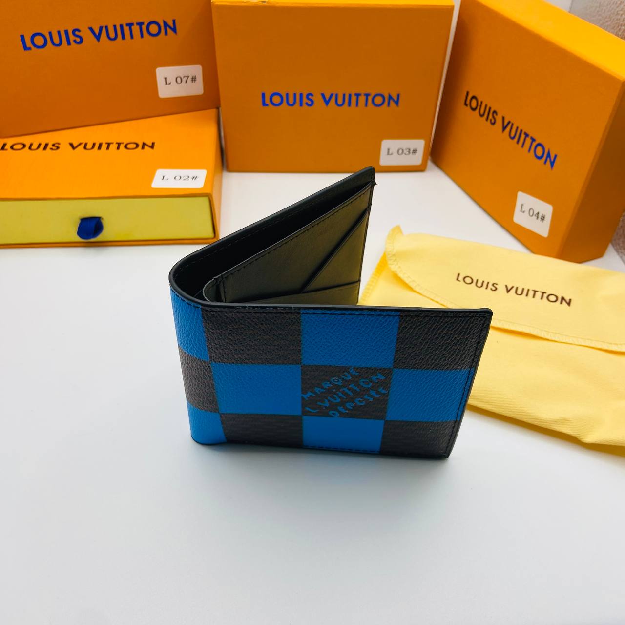 LVe WALLETS BOXED to3108