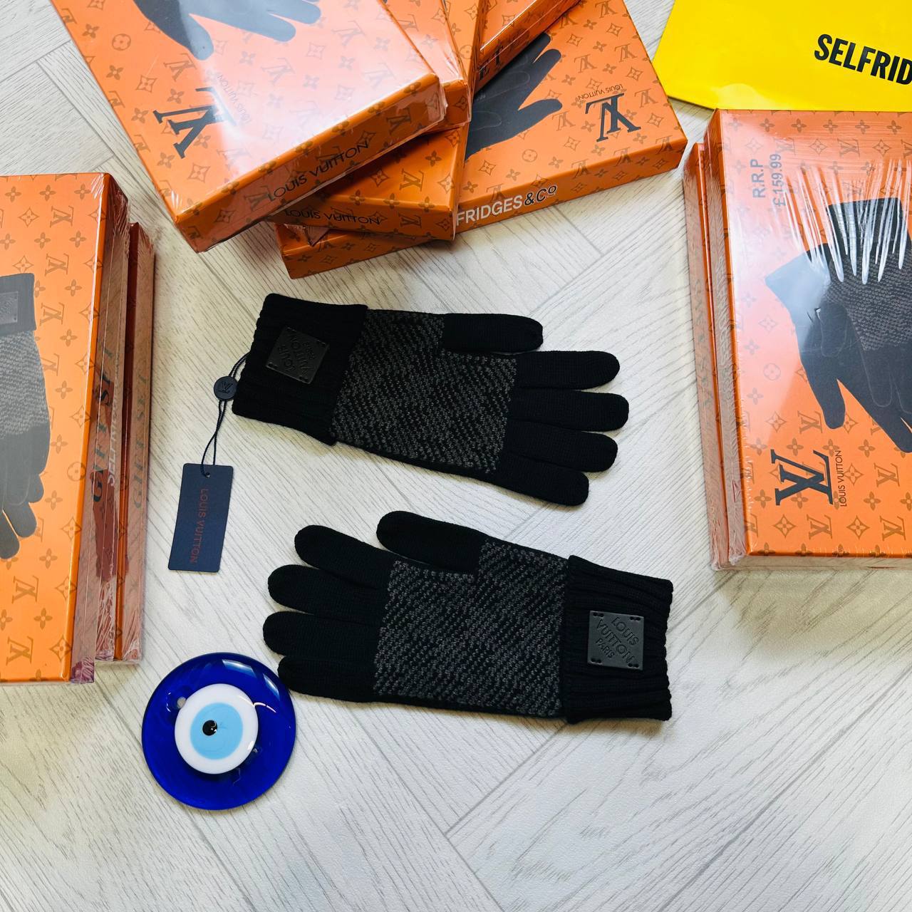 LVE Gloves 🧤 to1012