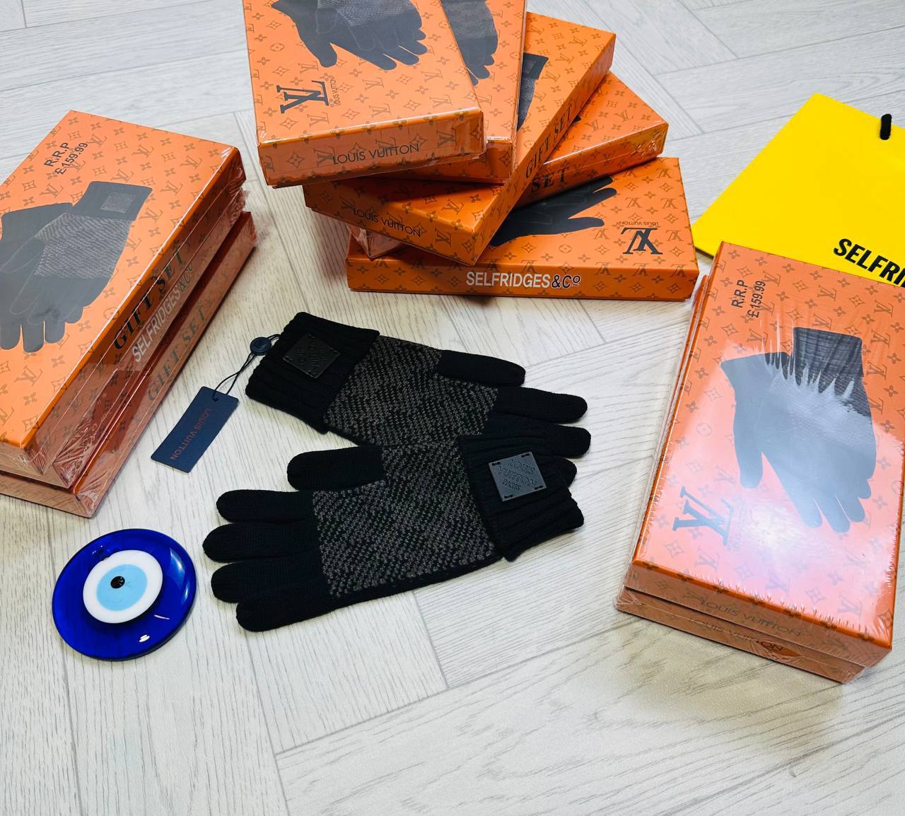 LVE Gloves 🧤 to1012
