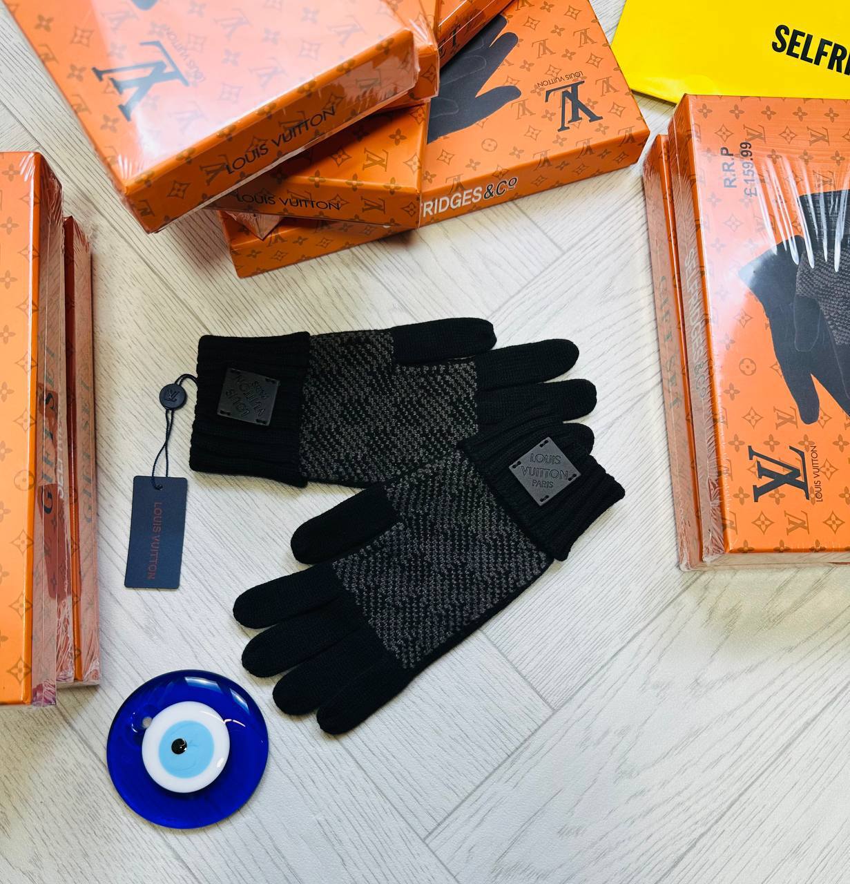 LVE Gloves 🧤 to1012