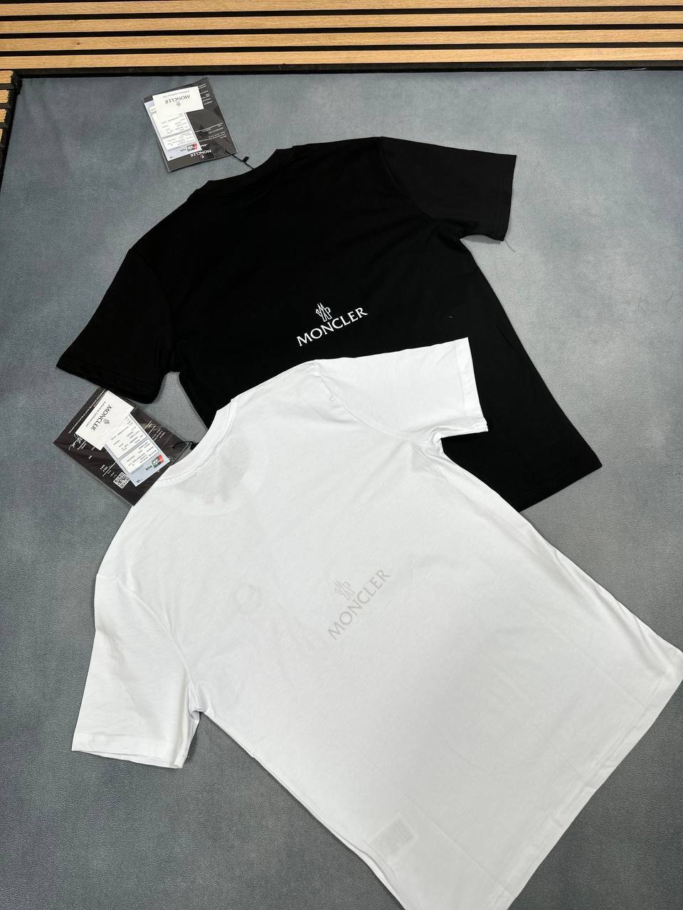 MONCLE TEE or shorts am3105