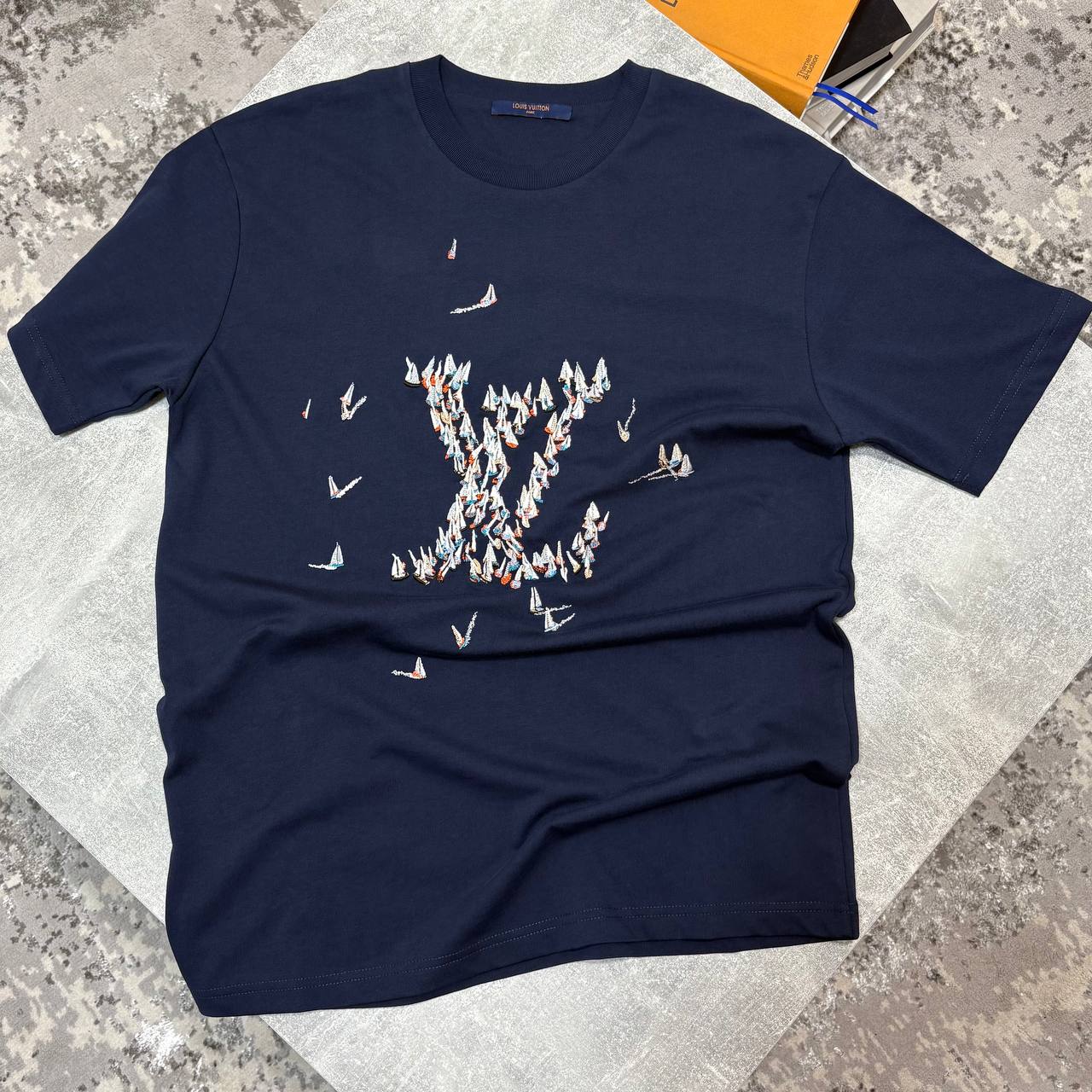 LVe Tshirts aj0409