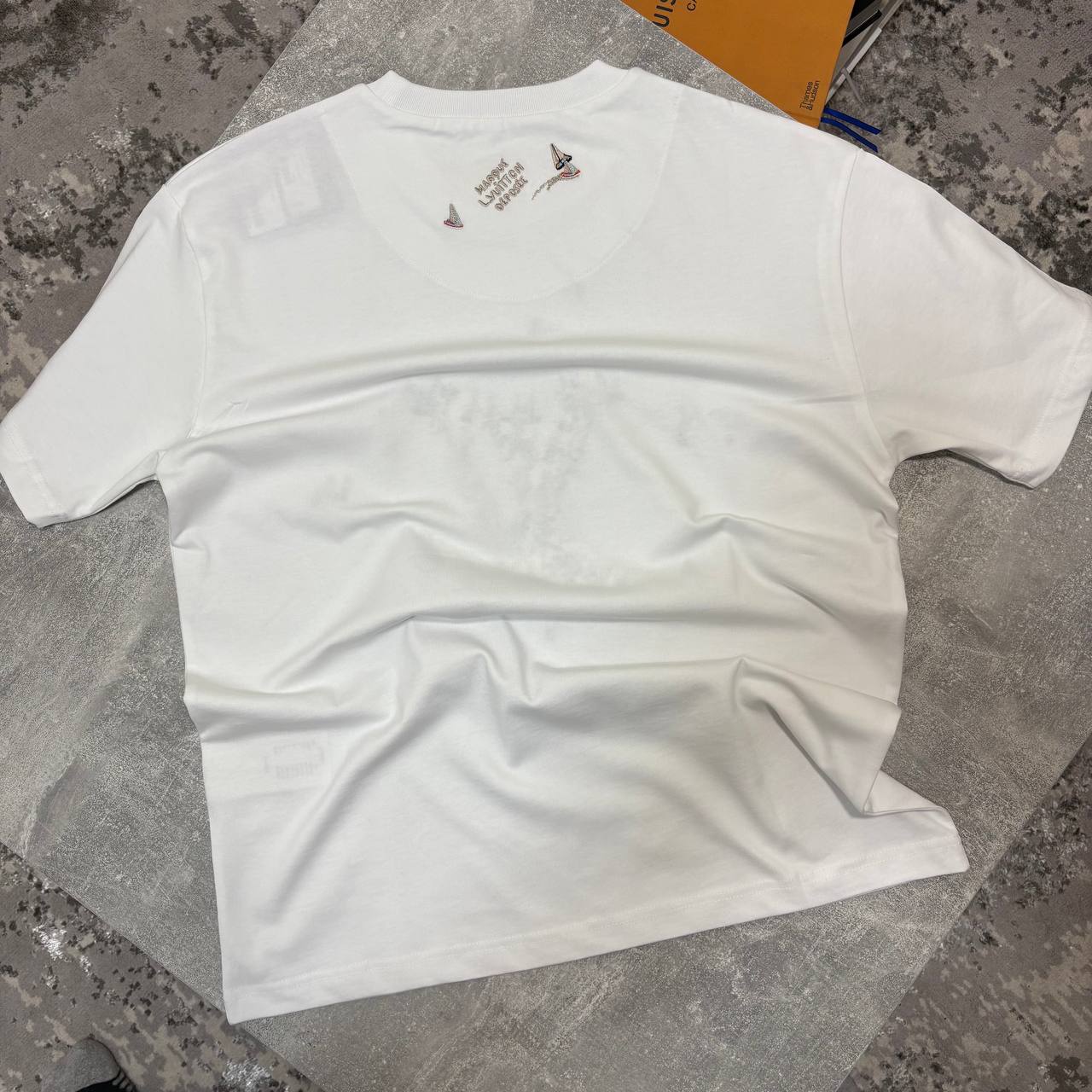 LVe Tshirts aj0409
