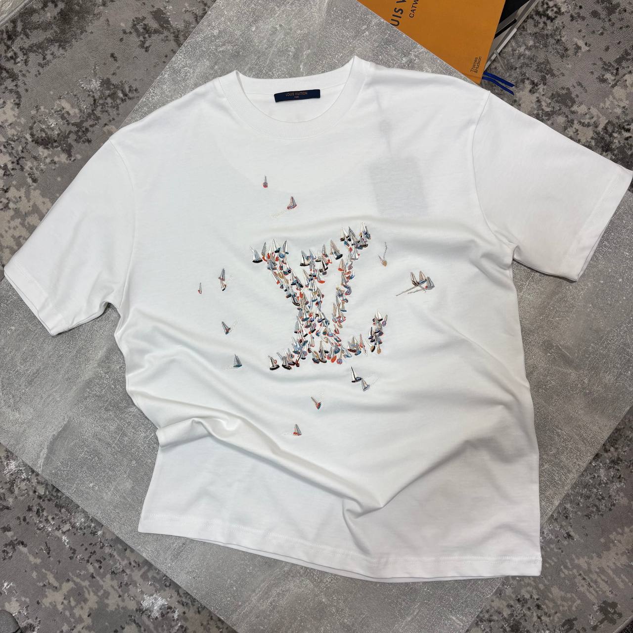 LVe Tshirts aj0409