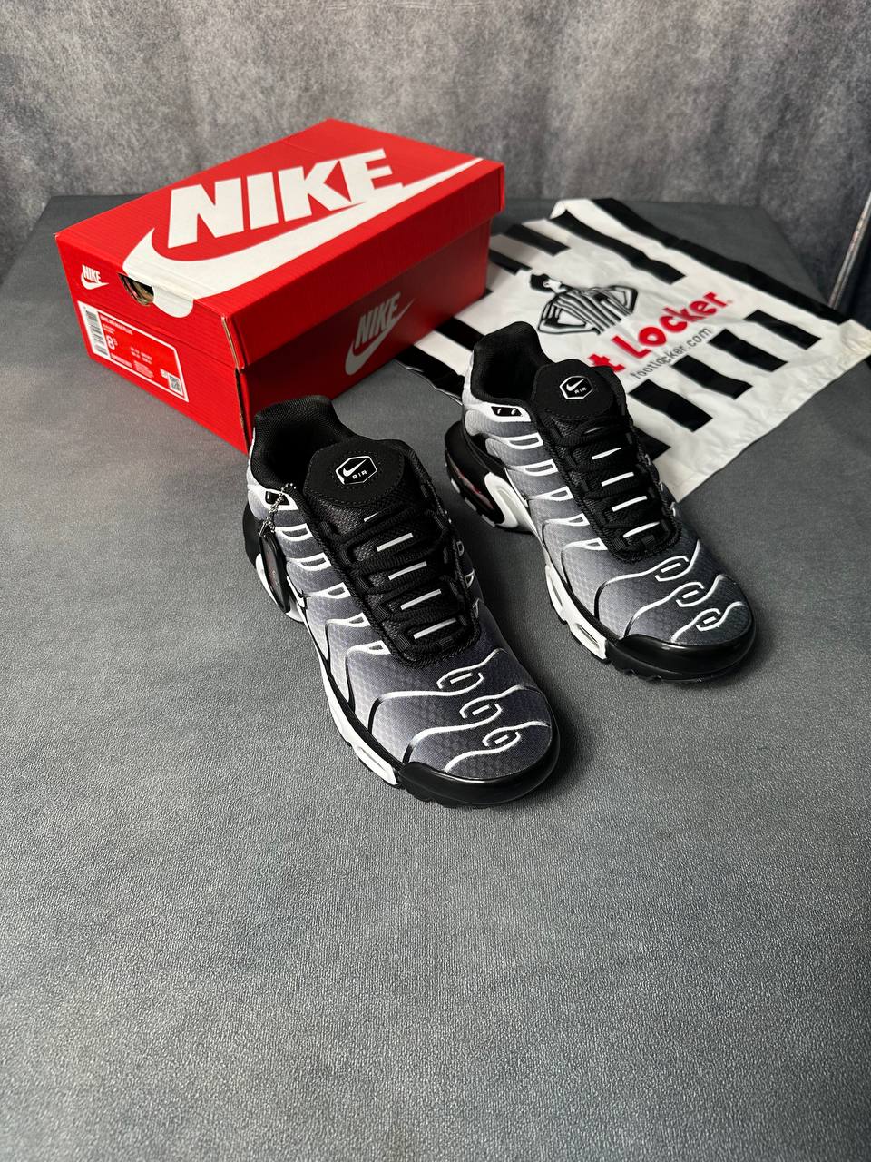 MENS NIK COME WITH BOX ETC am0409