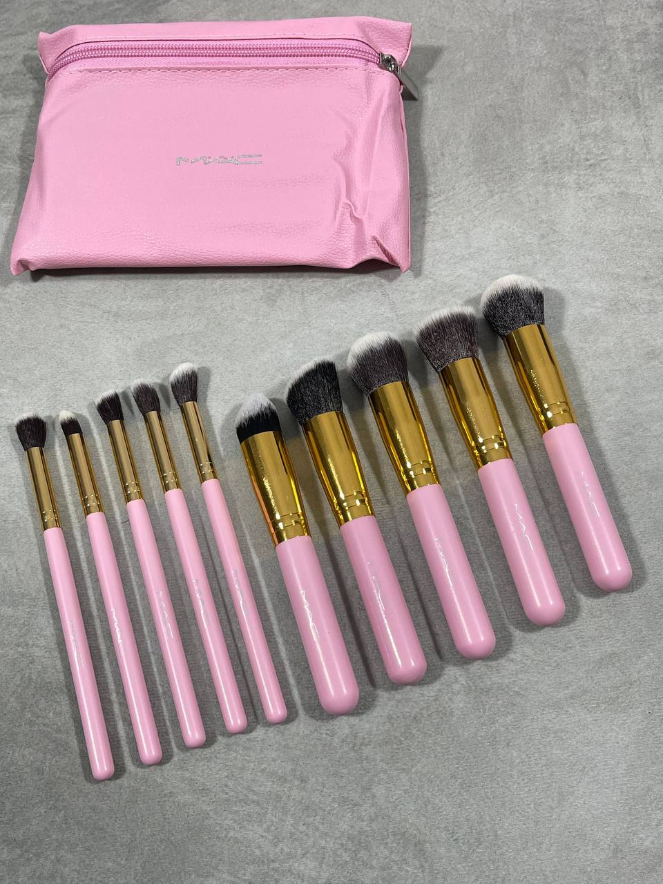 MAC BRUSHES 10 Piece MAC Brushes Come  With MAC Pauch Price su0409