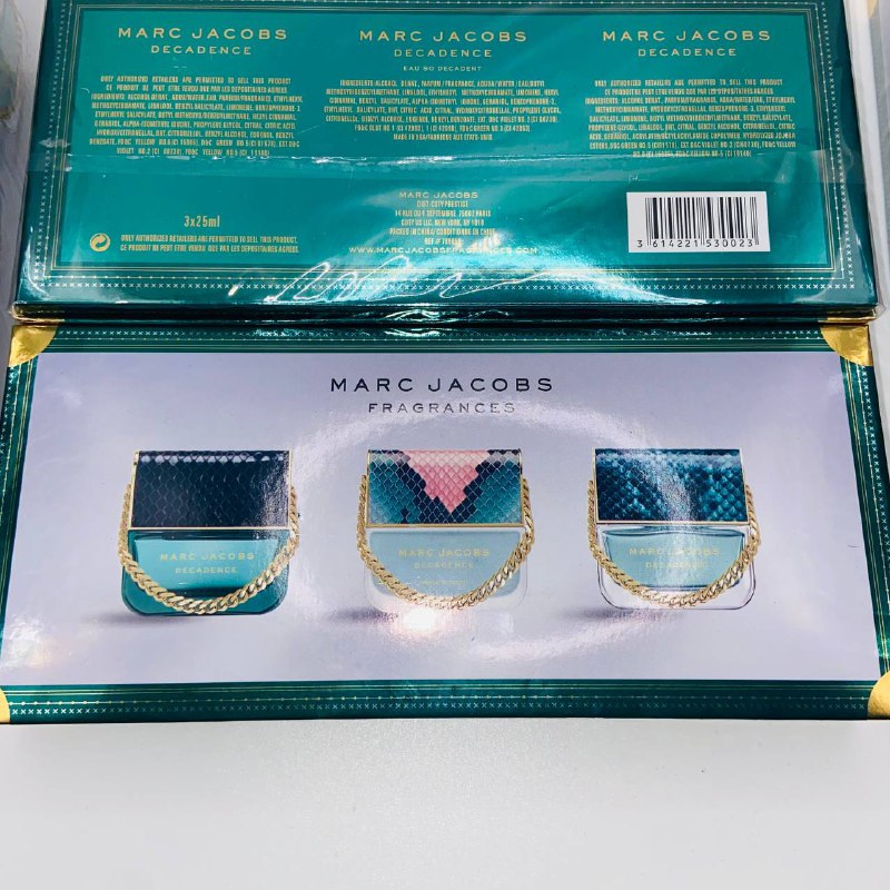 MAR JACOB PERFUME SET BOXED to0409