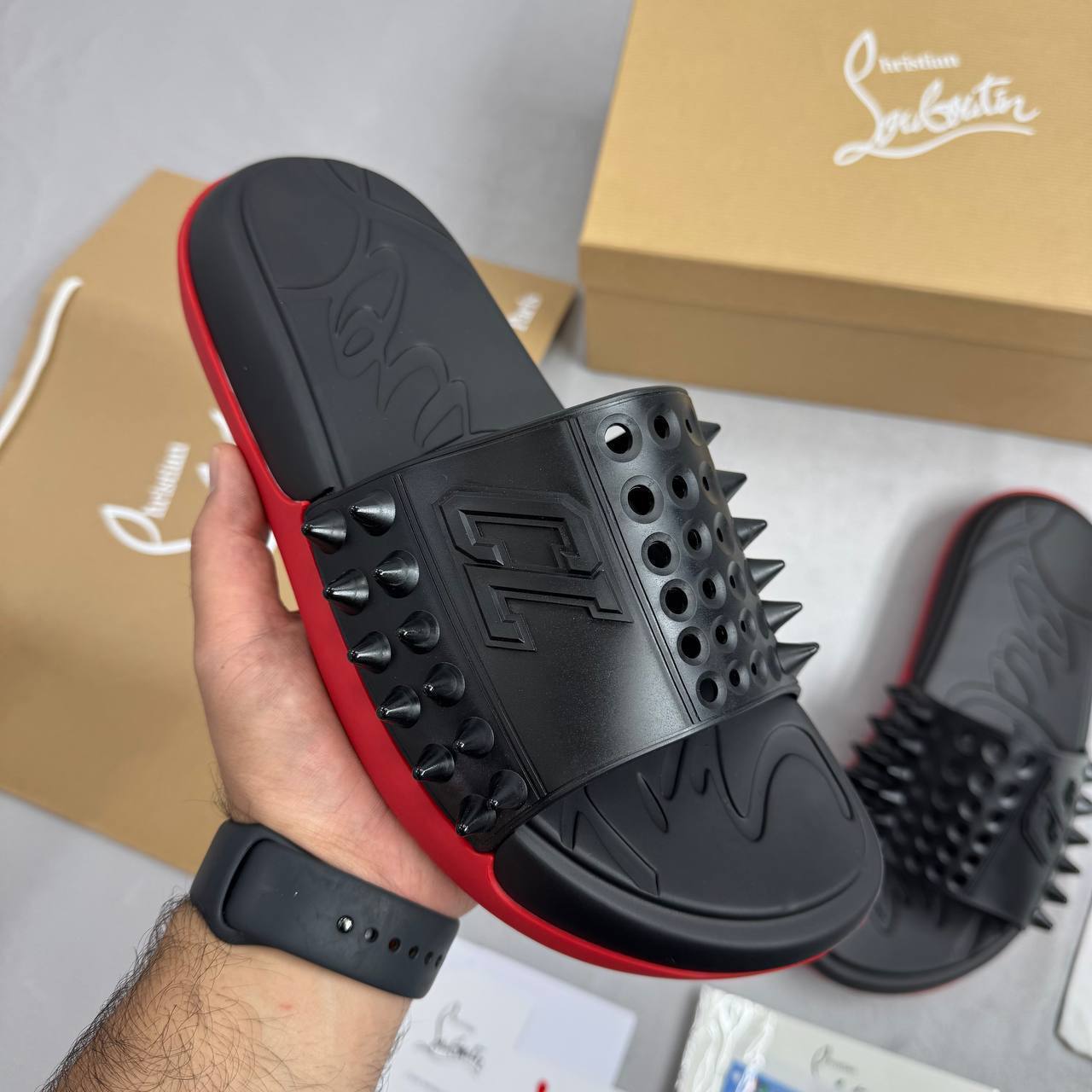 Louboutone sliders clo quality with all packaging size 8/10/11/12 UK.  Sa1212