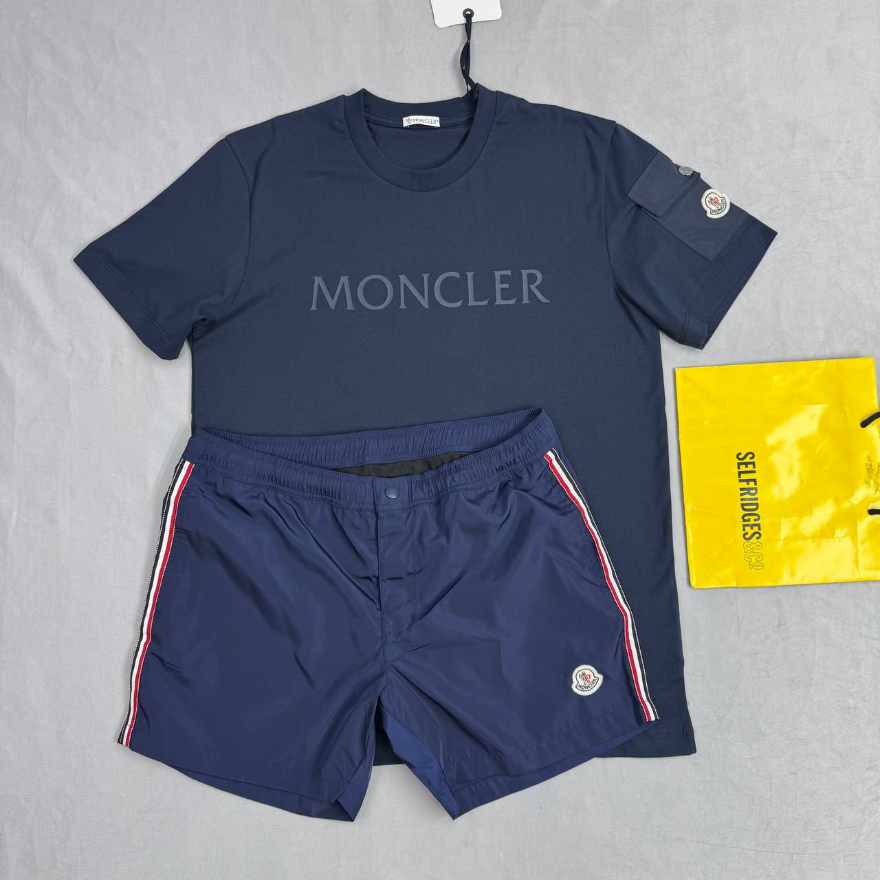 Moncle t shirt or Swimmers sa0907