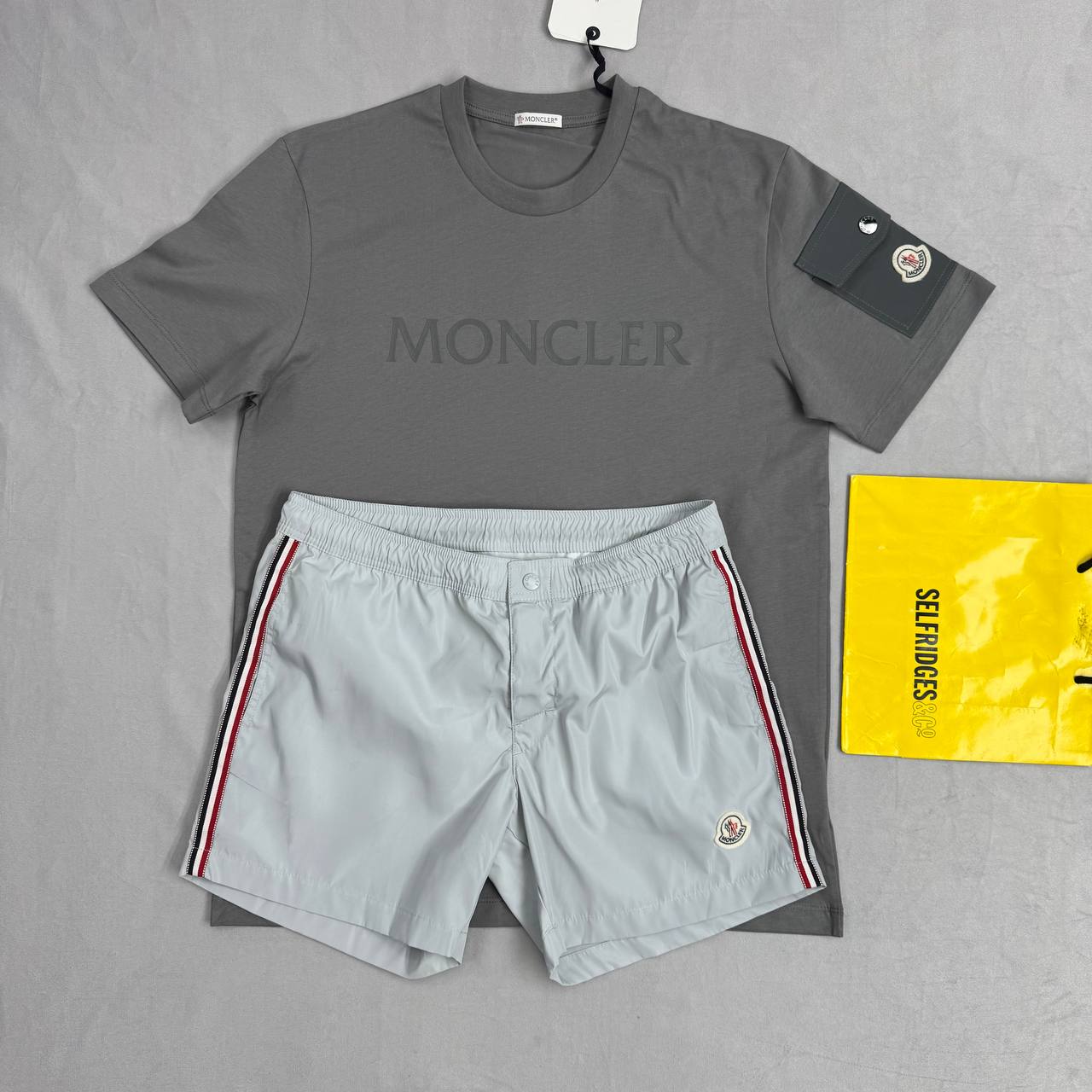 Moncle t shirt or Swimmers sa0907