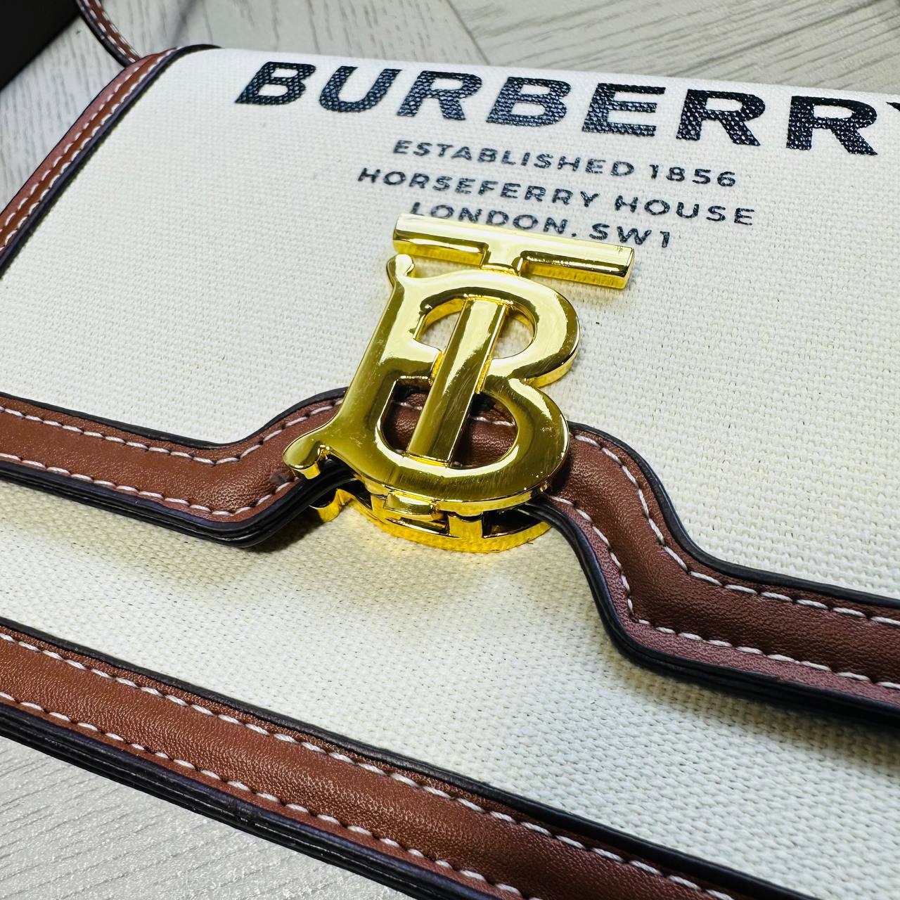BURBERY BAG WITH BOX to0709