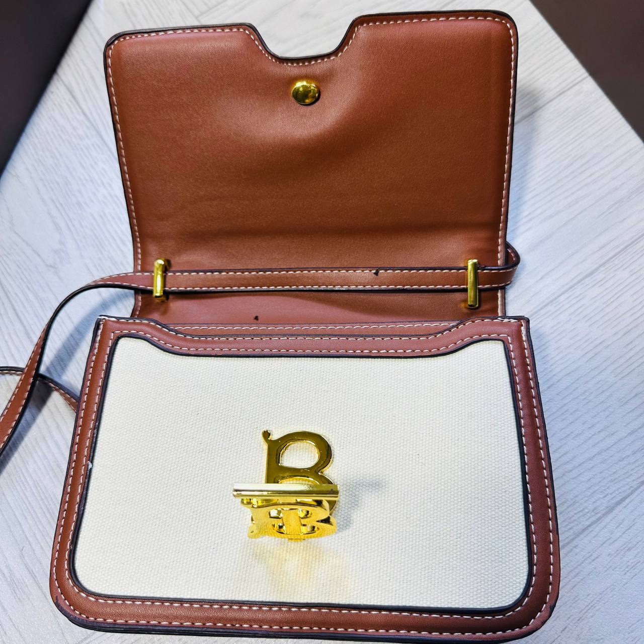 BURBERY BAG WITH BOX to0709