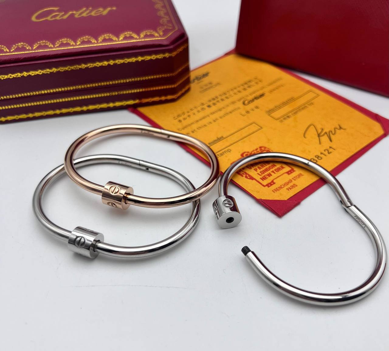 All new styles Bangles with box and everything sa0709
