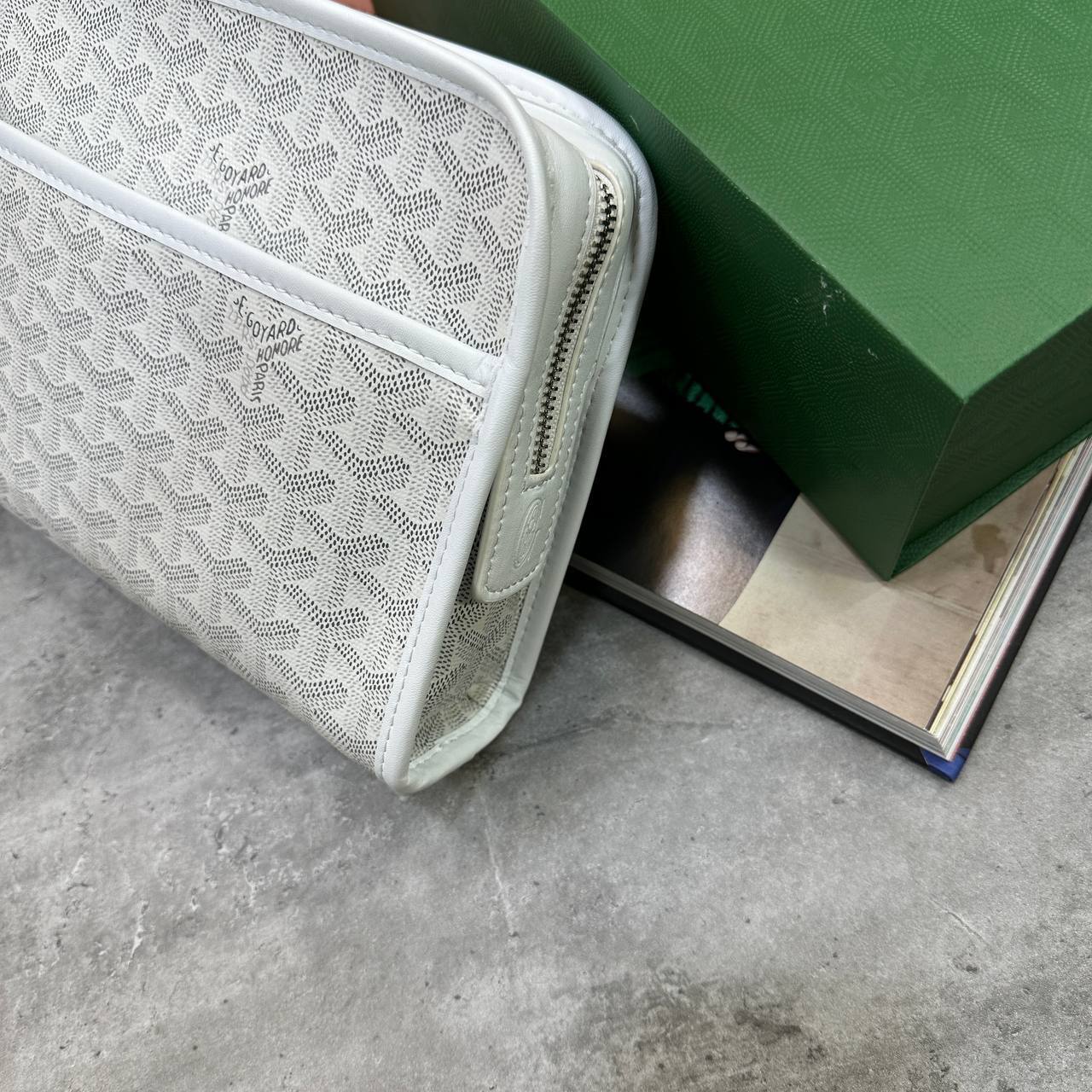 Superclo quality  Goyare man bags come with full packing ha1812