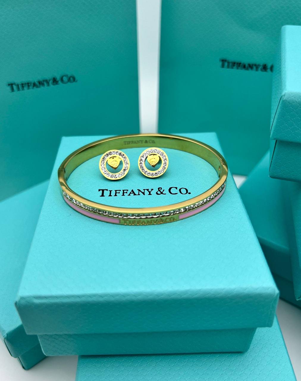 Tiffan bracelet with box and carrier bag sa1812