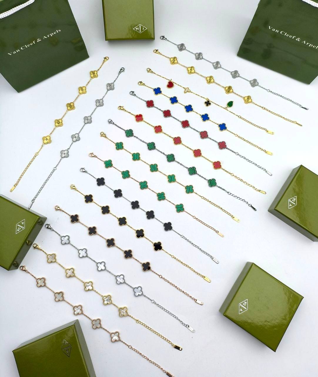 Vane clef bracelet with box sa1812