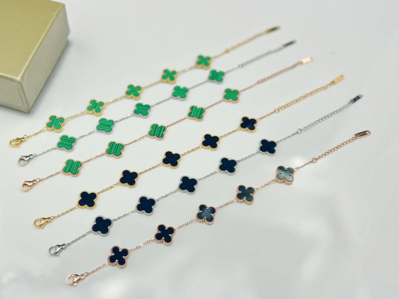 Vane clef bracelet with box sa1812