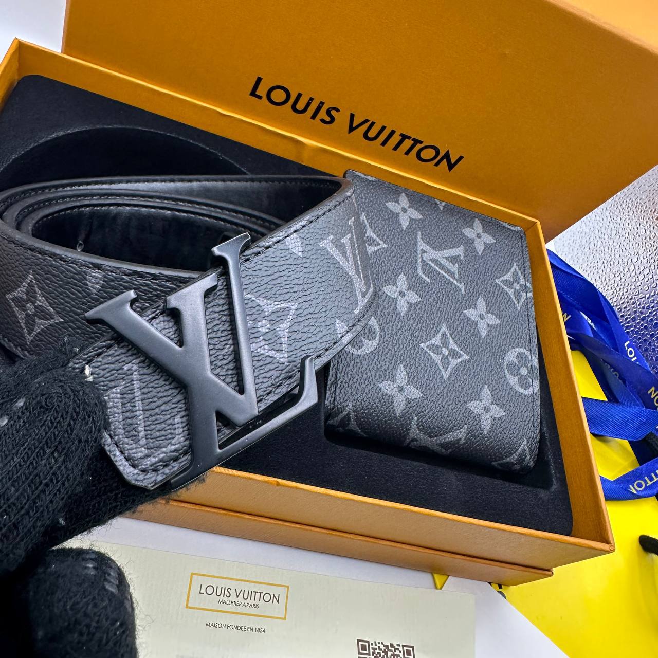 LVe BELT AND WALLET SET COMES WITH BOX & PAPERWORK to1809