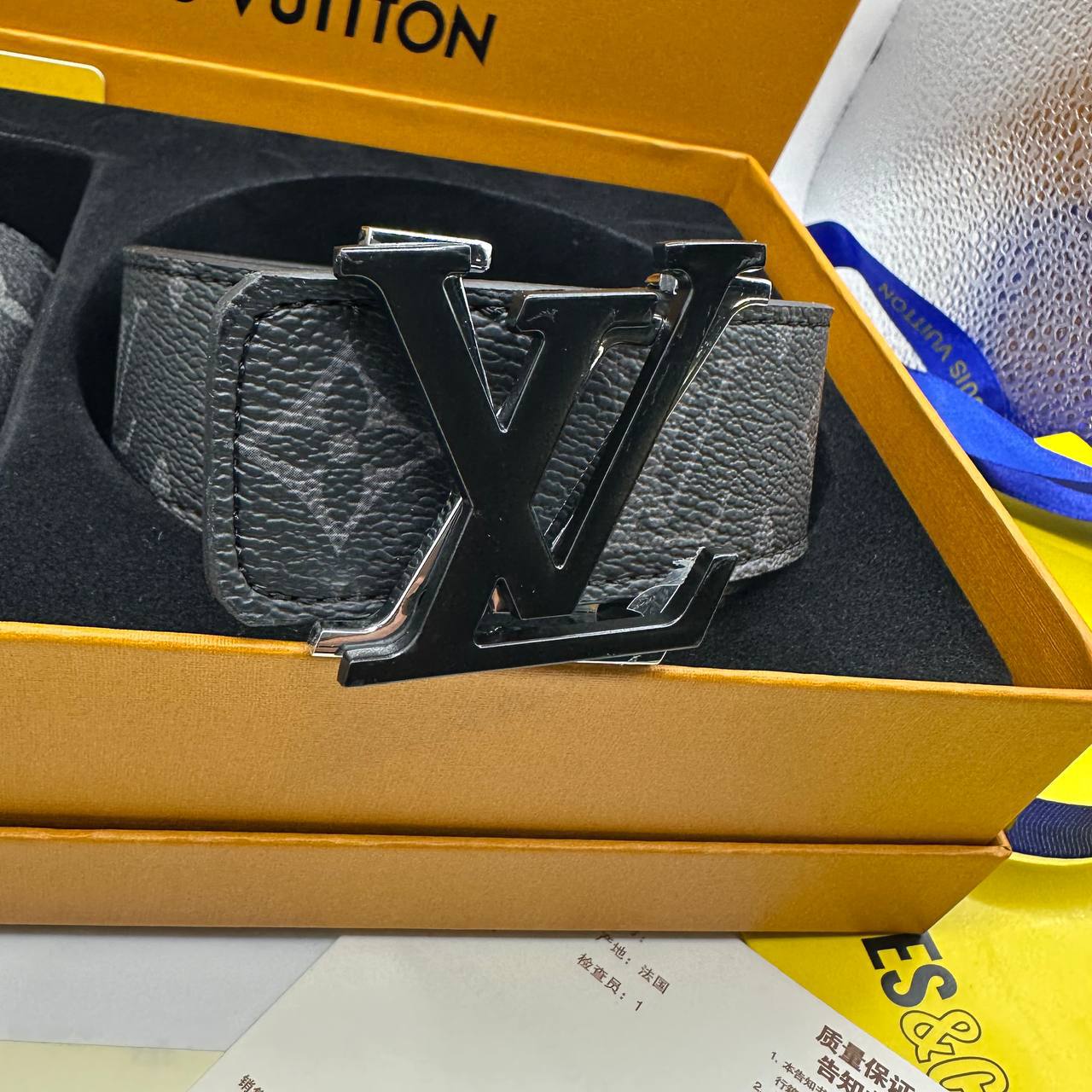 LVe BELT AND WALLET SET COMES WITH BOX & PAPERWORK to1809