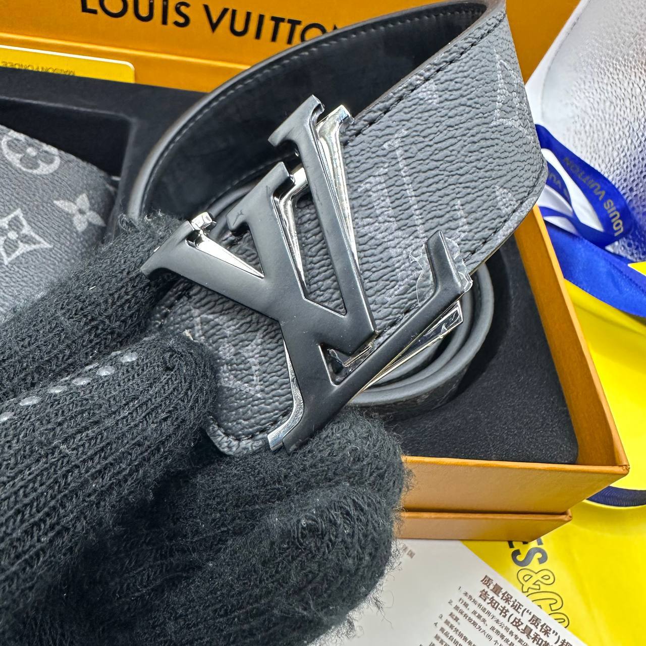 LVe BELT AND WALLET SET COMES WITH BOX & PAPERWORK to1809