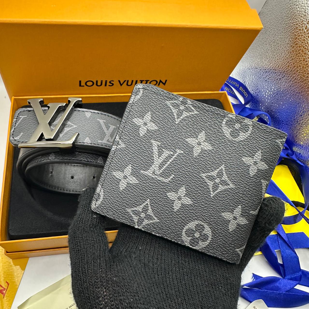 LVe BELT AND WALLET SET COMES WITH BOX & PAPERWORK to1809