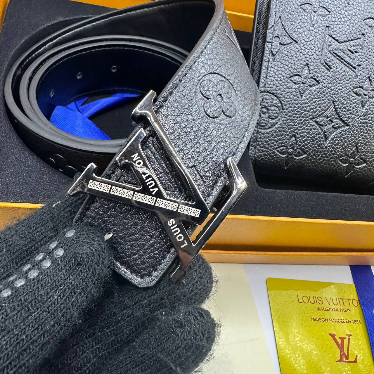 LVe BELT AND WALLET SET COMES WITH BOX & PAPERWORK to1809