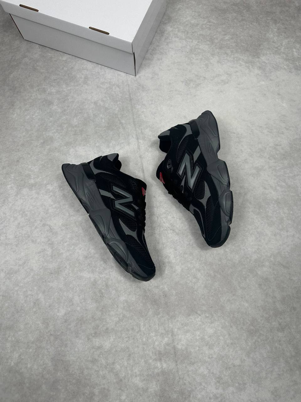 WOMENS NEW BALANC TRAINERS am2412