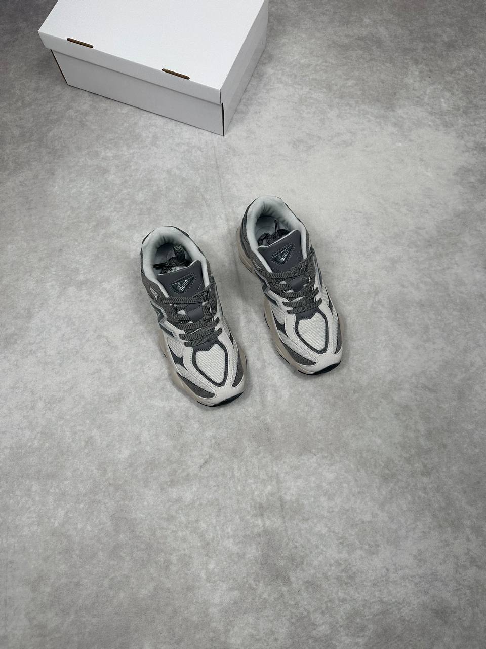 WOMENS NEW BALANC TRAINERS am2412