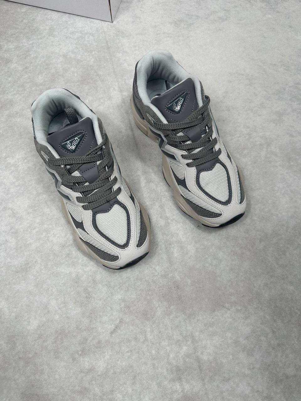 WOMENS NEW BALANC TRAINERS am2412