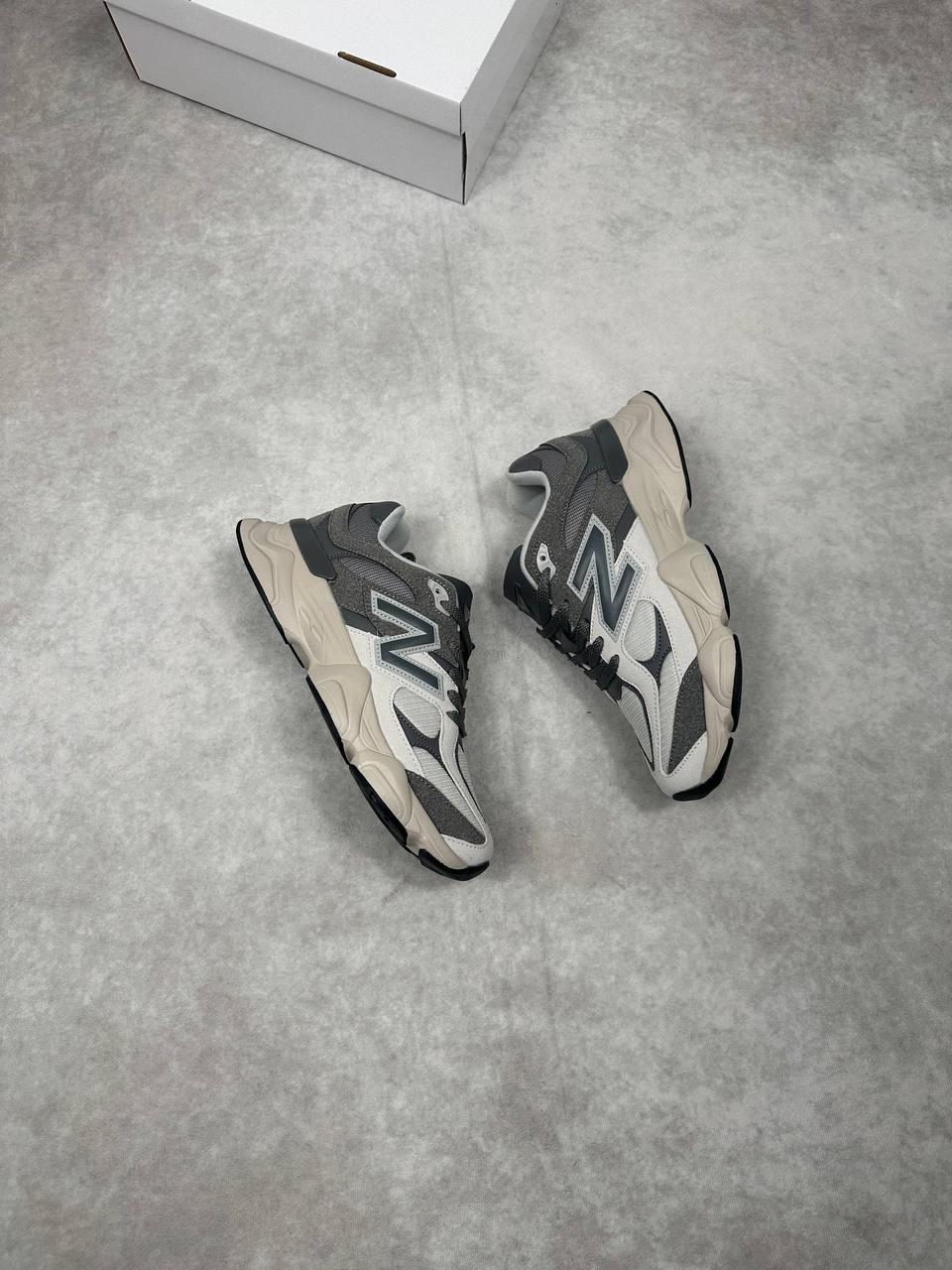 WOMENS NEW BALANC TRAINERS am2412