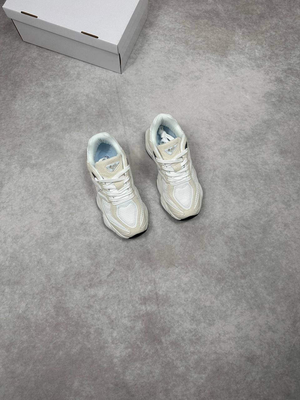 WOMENS NEW BALANC TRAINERS am2412