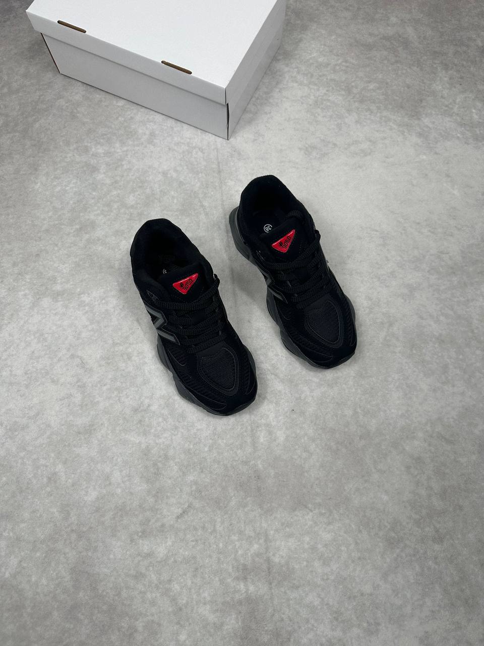 WOMENS NEW BALANC TRAINERS am2412