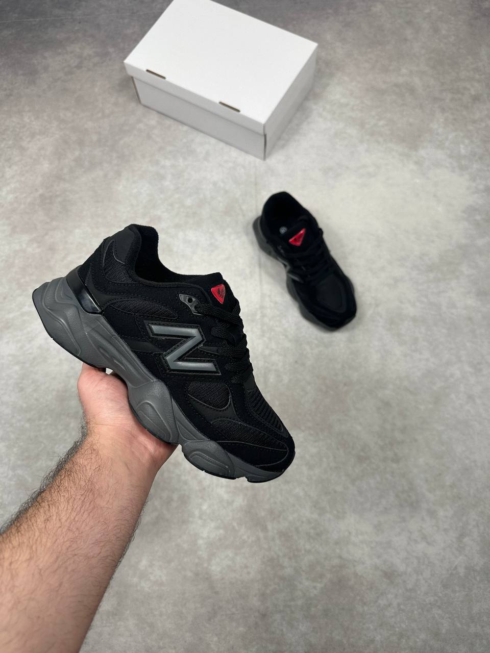 WOMENS NEW BALANC TRAINERS am2412