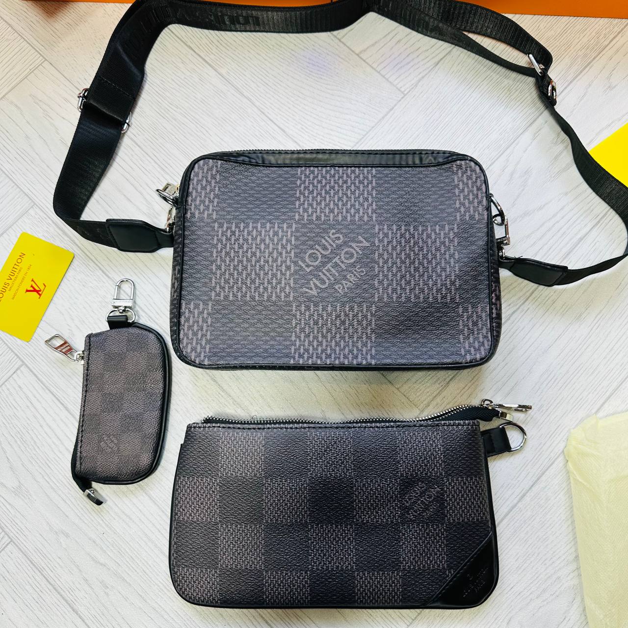 🎄🎄🎄🎄🎄🎄🎄🎄 LVE MAN BAG WHIT BOX AND DUST BAG to2412